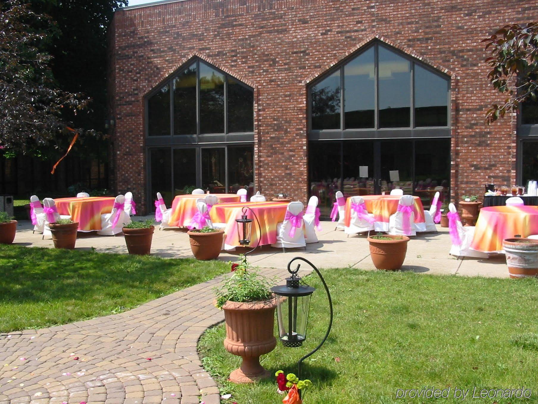 Wyndham Garden Southgate Hotel Exterior foto